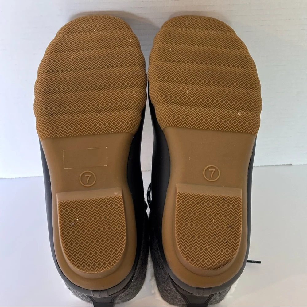 Kolili Duck Inspired Gray and Black Winter Boots Size 7 EUC Waterproof Insulated